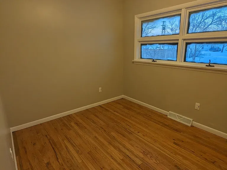 607 N Logan Ave — Photo 8