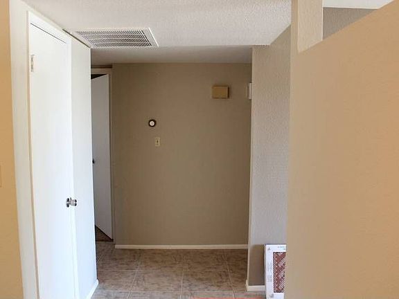 3rd image of 1879 E Ellis Dr