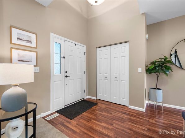 8208 Wild Rose Trl, Joliet, IL 60431