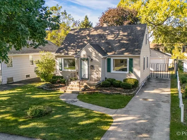 132 N Elroy Ave, Bartlett, IL 60103