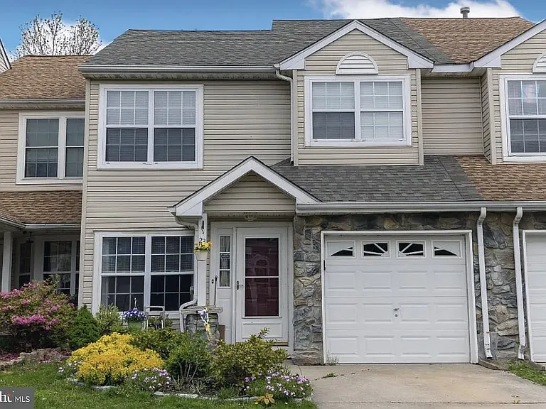 23 Park Side Dr — Photo 1
