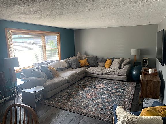 3rd image of 152 Crandon Blvd