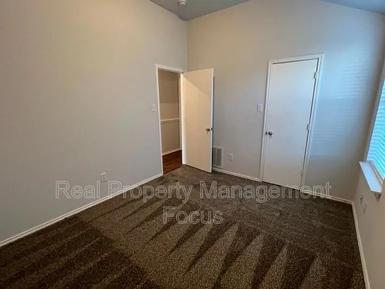 1004 Trickham Dr — Photo 14