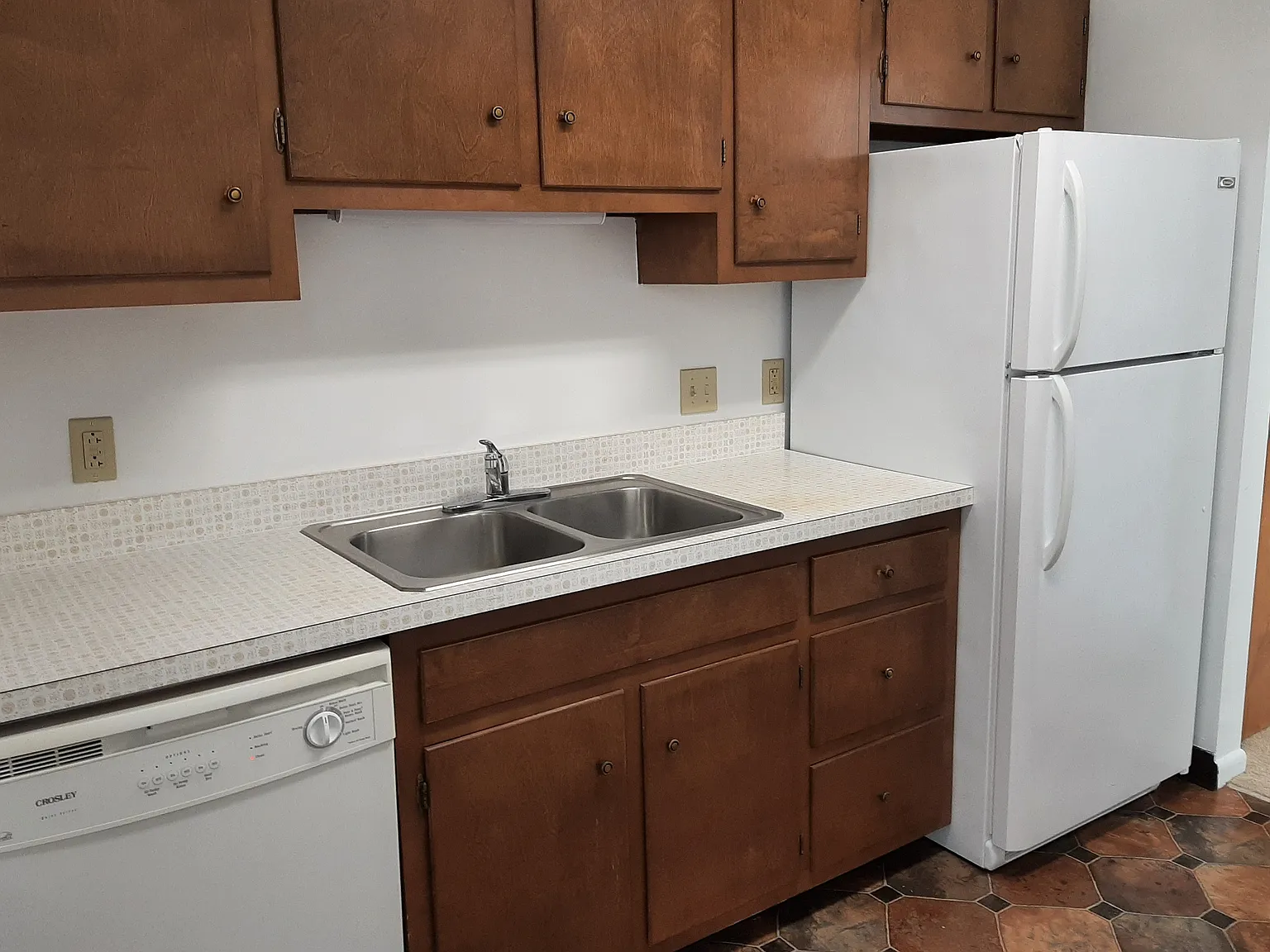 2 bed, 9999 sqft, $874 — Photo 4
