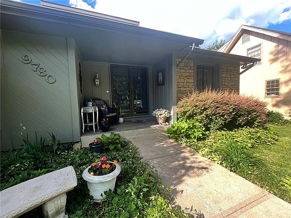 3rd image of 9780 W 101st Ter