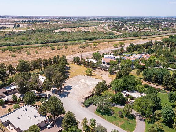 2nd image of 825 Don Quixote Ct