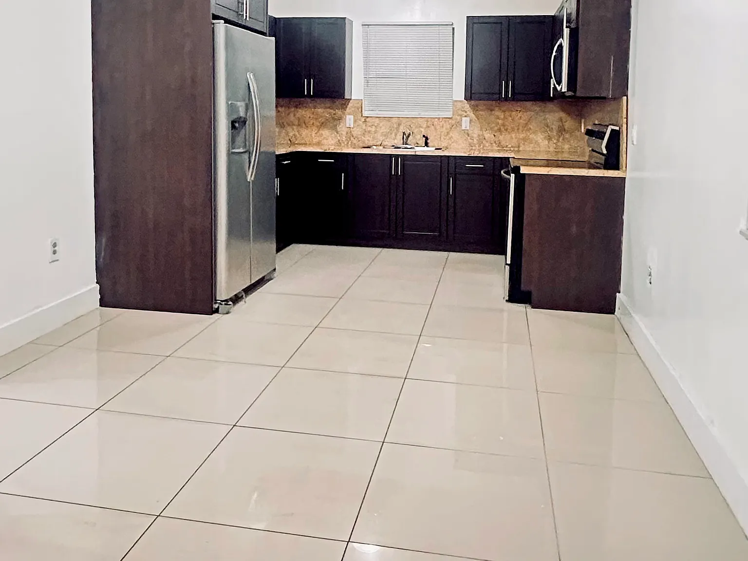 3 bed, 2000 sqft, $2,500 — Photo 2