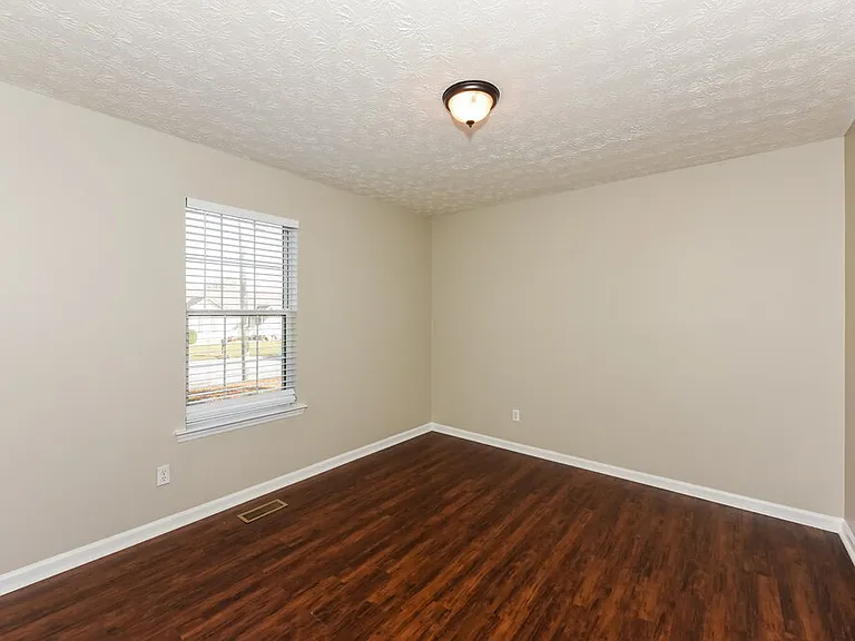 2403 Sawmill St — Photo 11