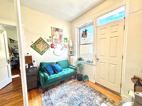 4th image of 318 Summit Ave APT 9