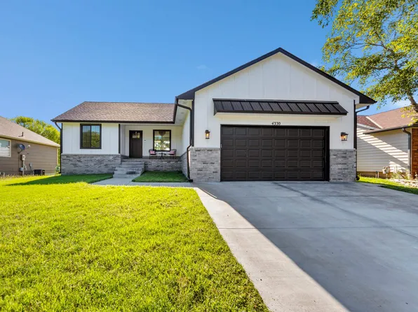 4330 Westlake Dr, Bel Aire, KS 67220
