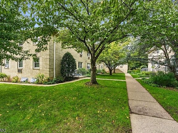 3rd image of 470 Valley Rd #9A