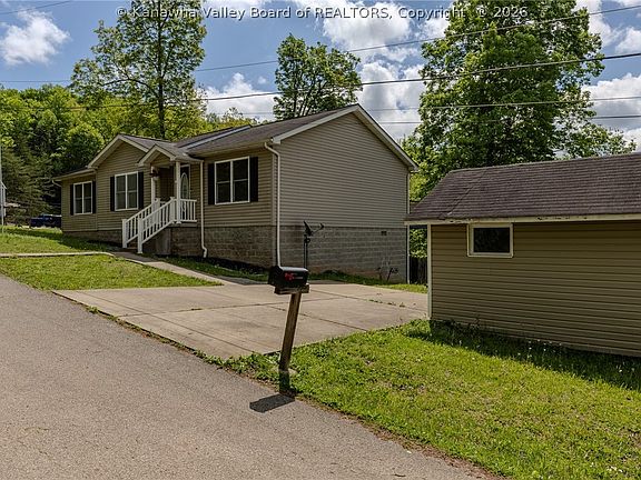 2nd image of 40 Wildberry Dr