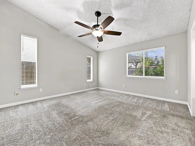 805 Harvest Creek Rd — Photo 8