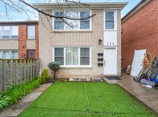 372 Lakeshore Rd W #2, Mississauga, ON L5H 1H5