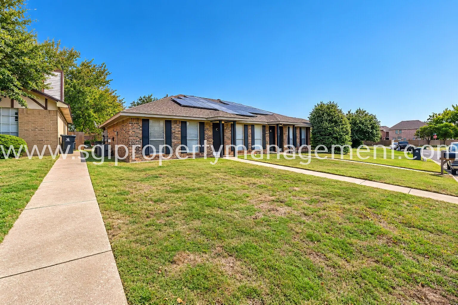 Great 2 bedroom unit of a triplex — Photo 1