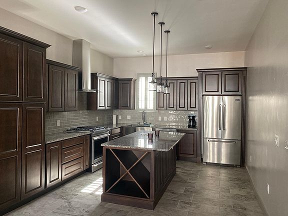 3rd image of 325 Vin Almoradi Ct