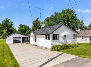 121 Sandpiper Ave, Houghton Lake, MI 48629