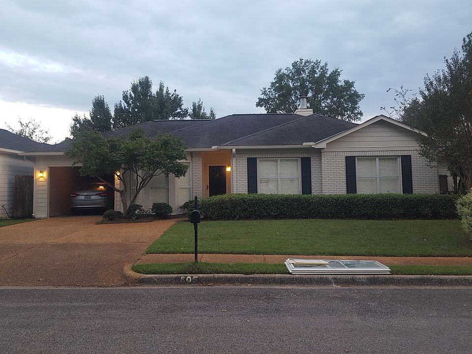 1st image of 805 Richmond Pl