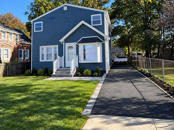 8 Maple Street, Freeport, NY 11520