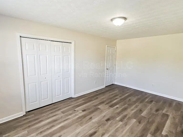 263 Marsh Glen Dr — Photo 7