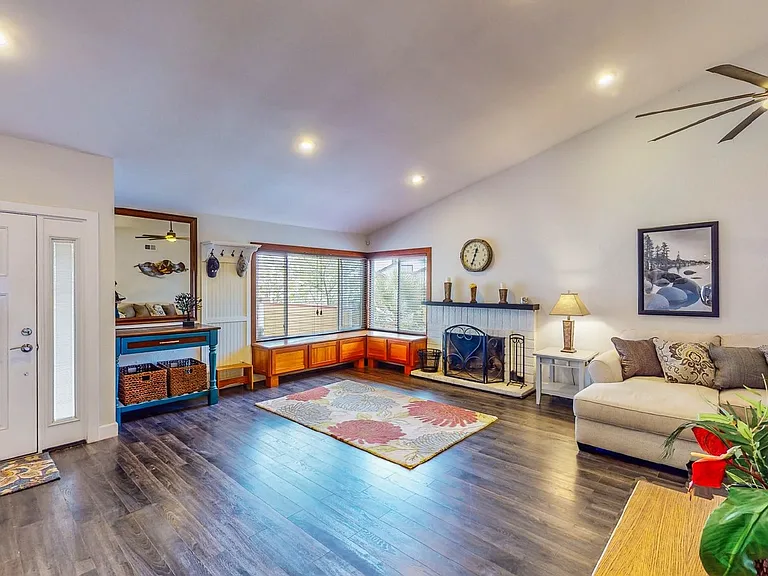 6543 Peachtree Ln — Photo 11