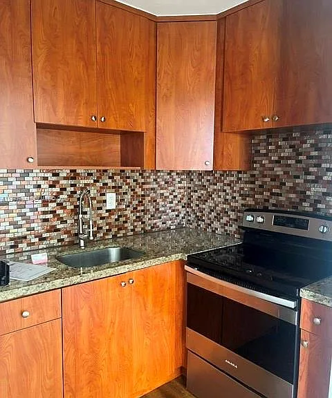 1151 W 28th St #9 — Photo 9