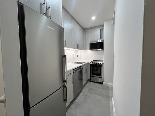 Rented by Douglas Elliman | media 7