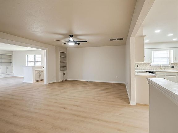 3rd image of 601 Wood Crest St
