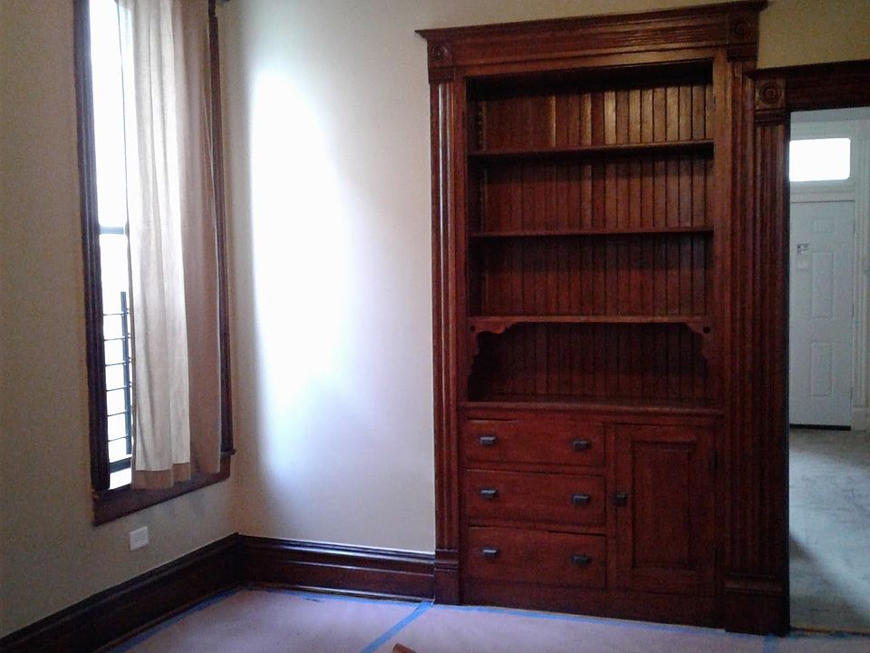 2nd image of 1943 W Crystal St #1