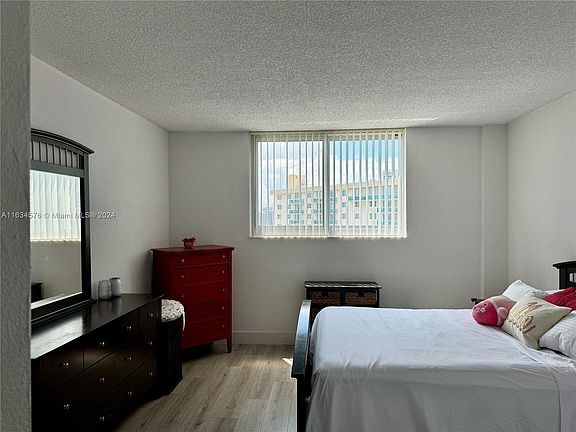 5th image of 19380 Collins Ave APT 1523