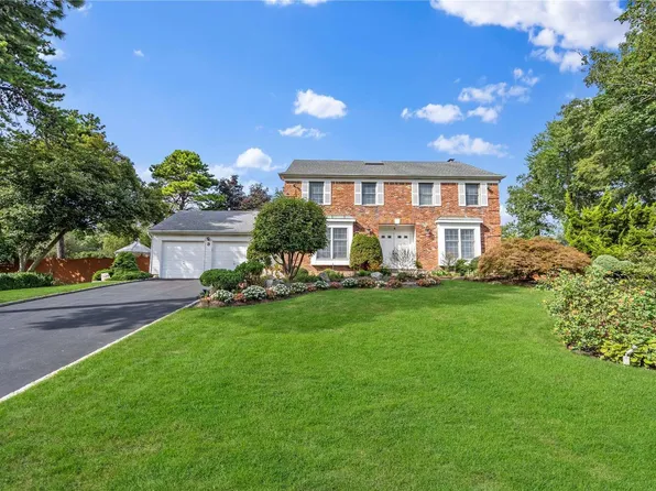 3 Bentley Court, Bohemia, NY 11716
