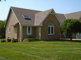 17755 157th St, Basehor, KS 66007