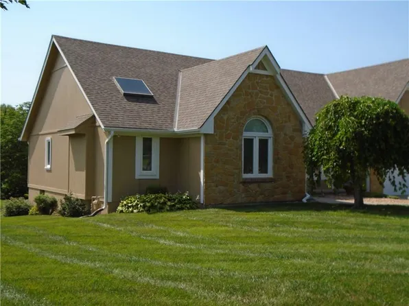 17755 157th St, Basehor, KS 66007