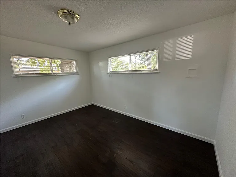 4612 Emerson St — Photo 10