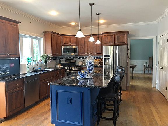 Kitchen to formal dining