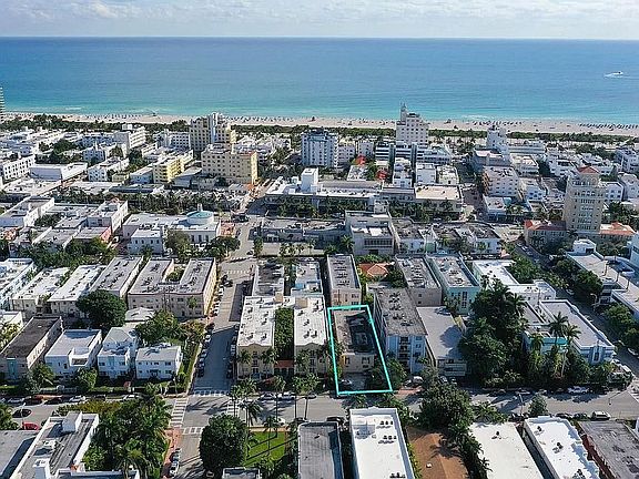 2 blocks from Ocean Dr