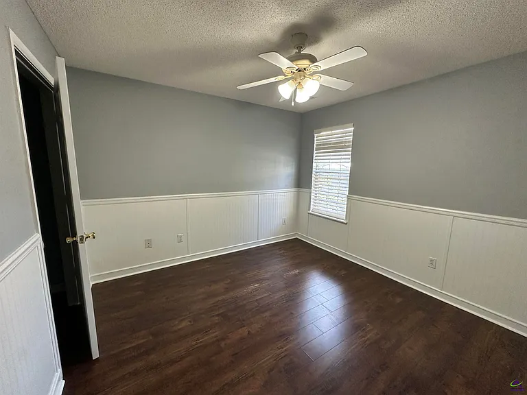 225 Autumn Woods Dr — Photo 11