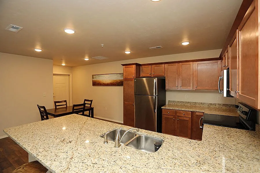 BIRCH CROSSING APARTMENTS — Photo 4