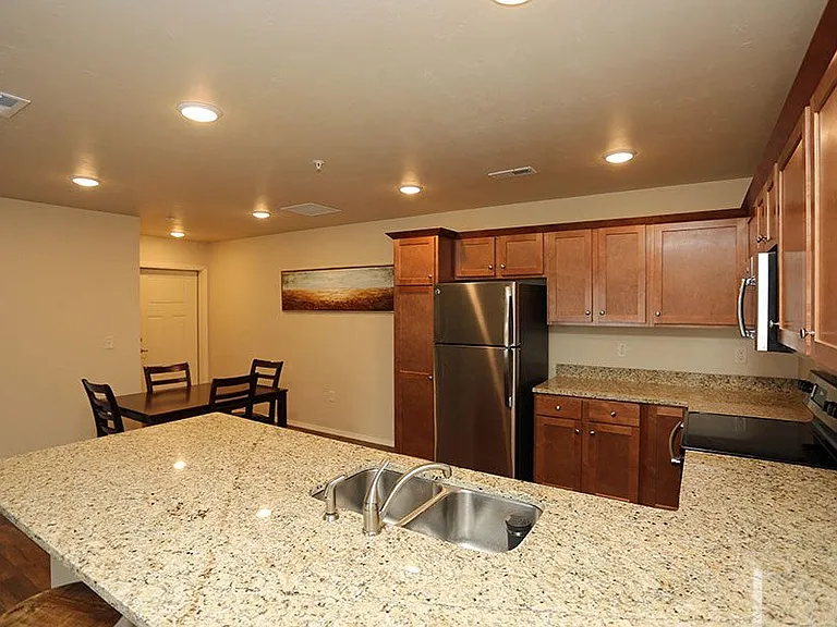 BIRCH CROSSING APARTMENTS — Photo 4