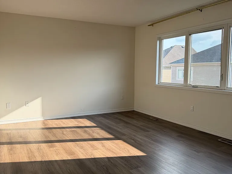 235 Apple Hill Cres — Photo 12