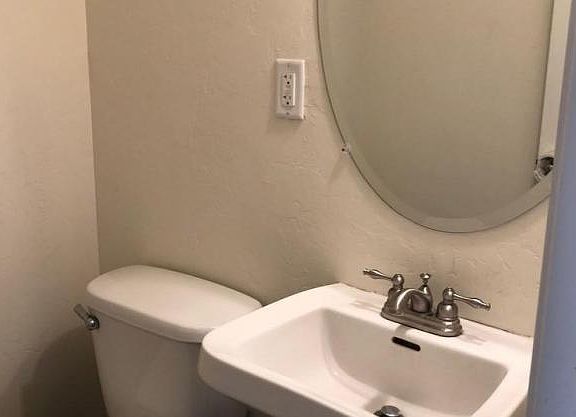 5th image of 903 N Desert Ave