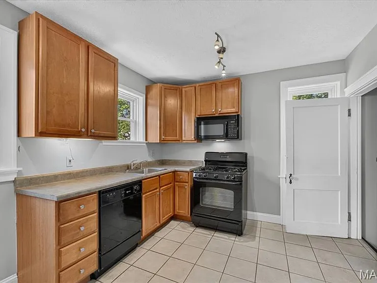 4157 Connecticut St — Photo 11