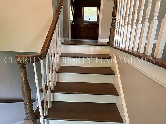 4th image of 5011 Glen Oaks Trl NE