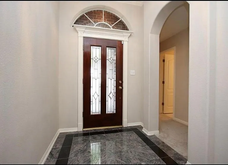 1110 Parkhaven Ln — Photo 3
