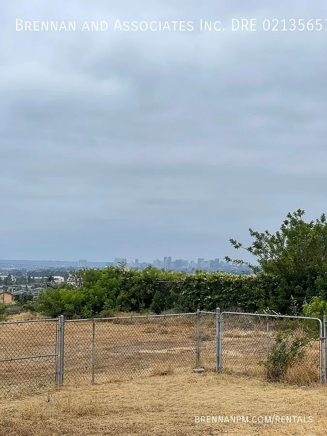 4 bed with Bonus Room, Basement, Ocean and Downtown views — Photo 4