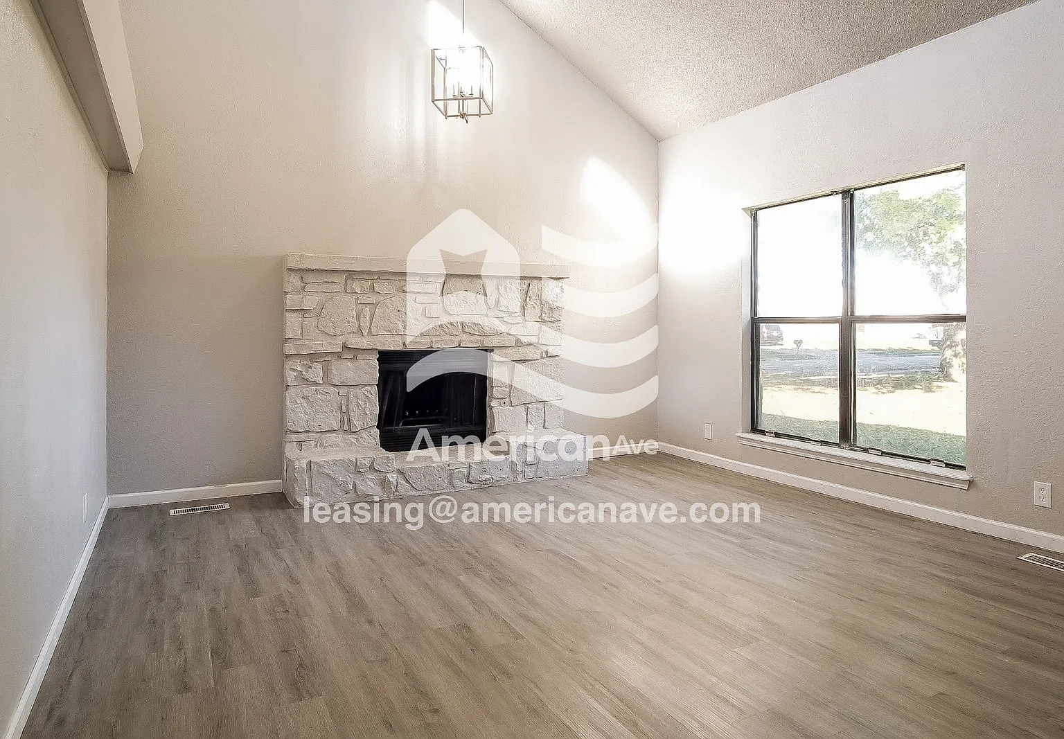 3 bed, 2.0 bath, 1423 sqft, $1,647 — Photo 2