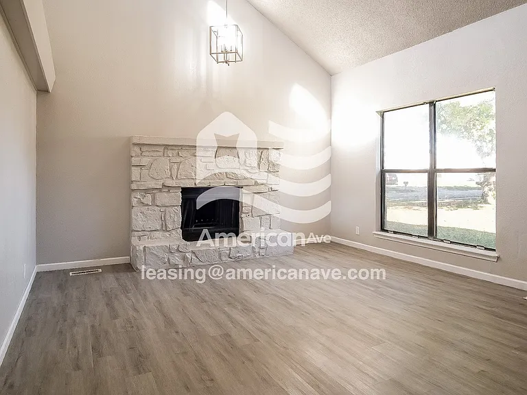 877811_002_wm_-_living_room_13276014.jpg