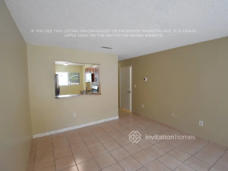 9489 Palm Cir N #9489 — Photo 2