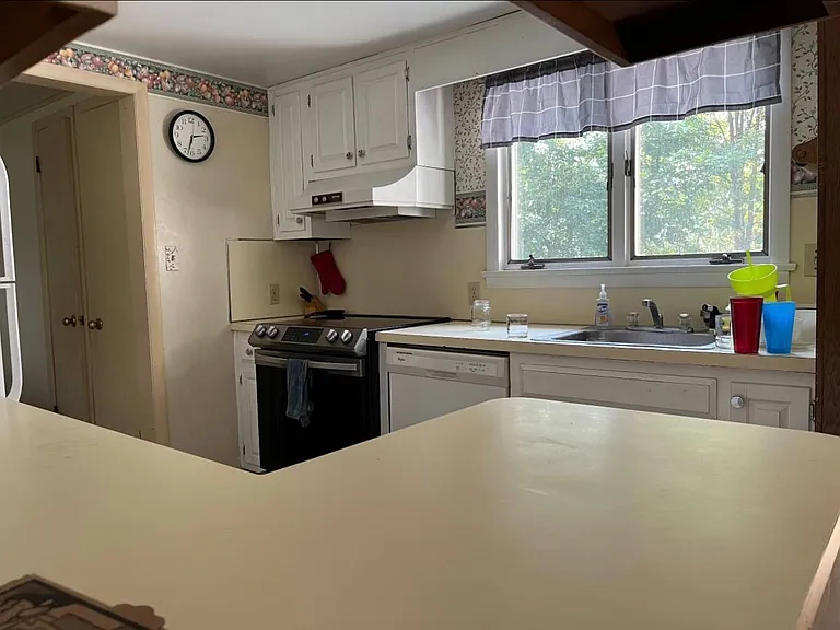 161 Cedar Ln — Photo 10