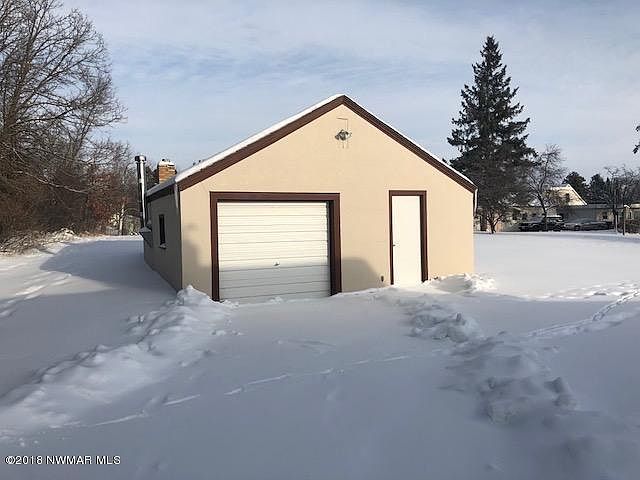 2nd image of 319 26th St